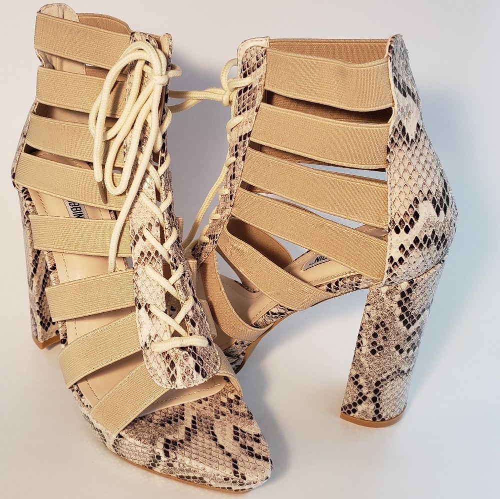 🔓🔓UN-CAGED BLOCK HEELS🔓🔓